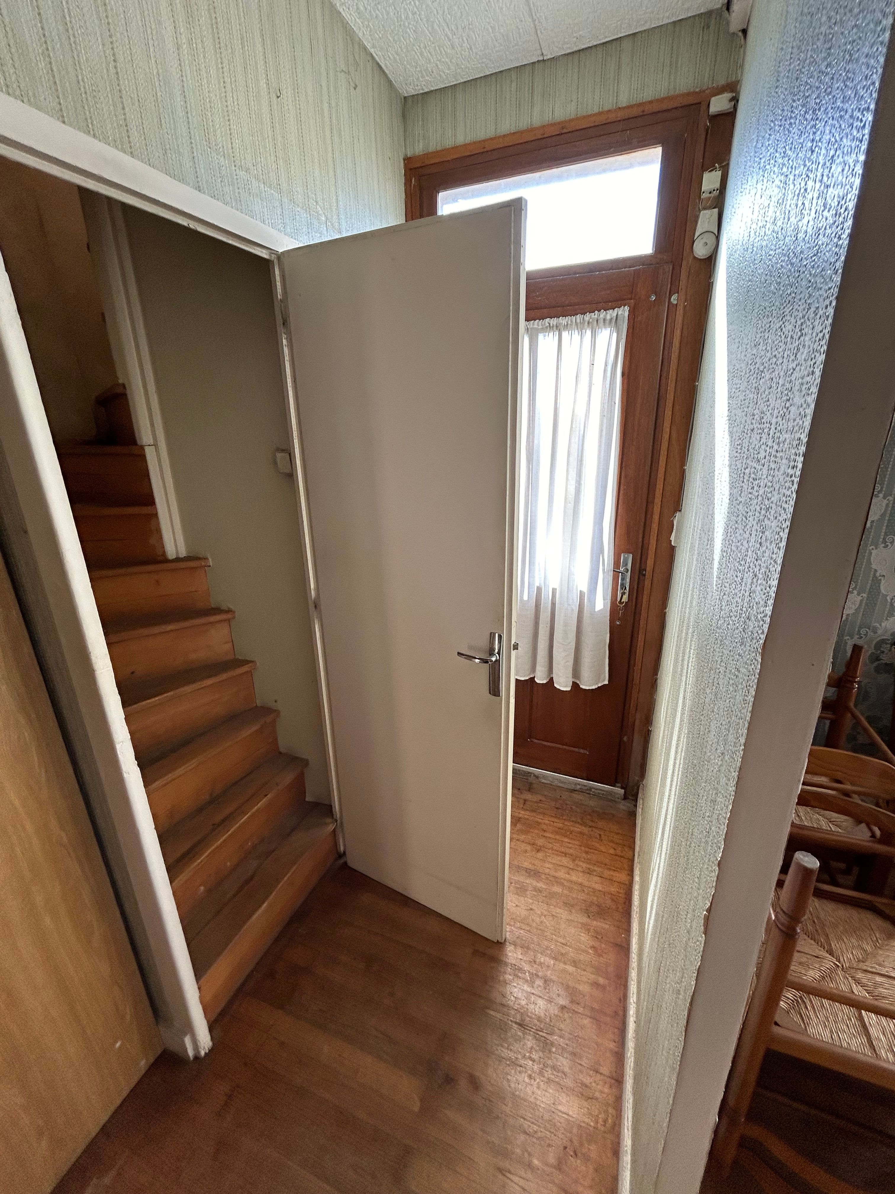 Photo avant intérieur escaliers