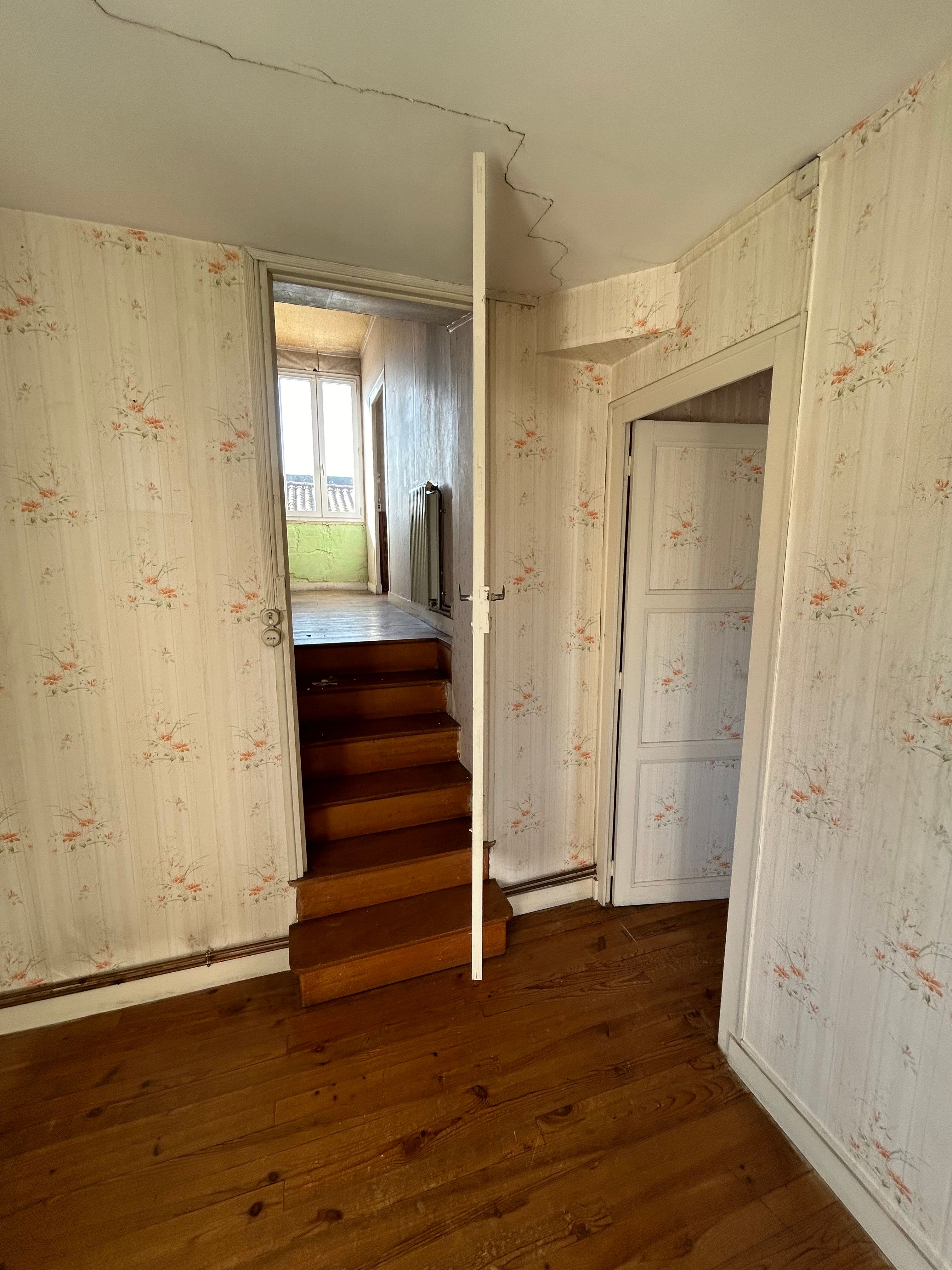 Photo avant intérieur escaliers