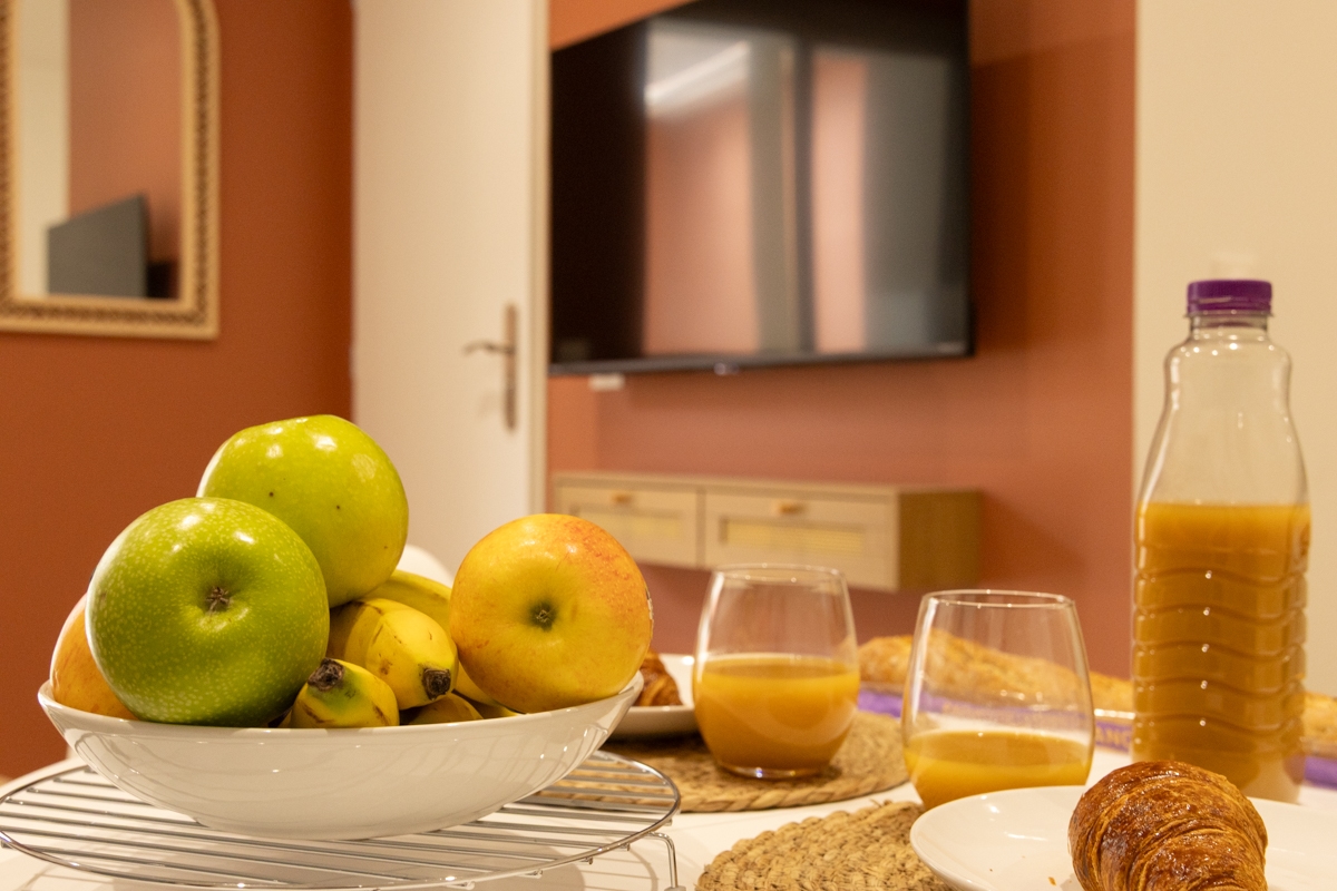Aménagement intérieur et décoration de la pièce de vie après rénovation