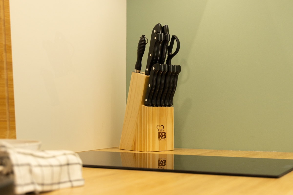 Détail des équipements de cuisine installés dans un appartement rénové à Dax