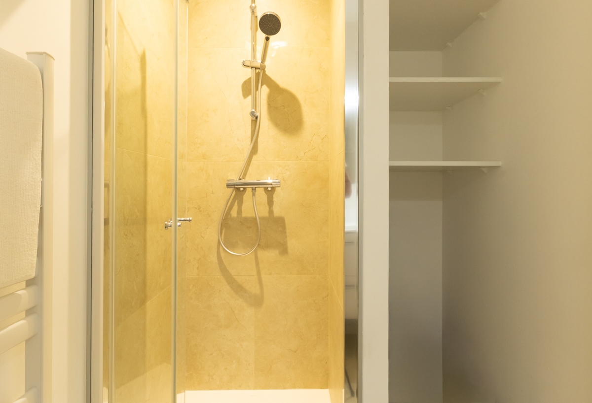 salle d'eau rénovée dans appartement clé en main à Dax